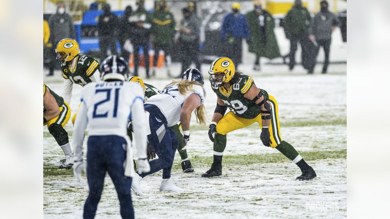 Packers torch Titans in Green Bay's winter wonderland, WJHL