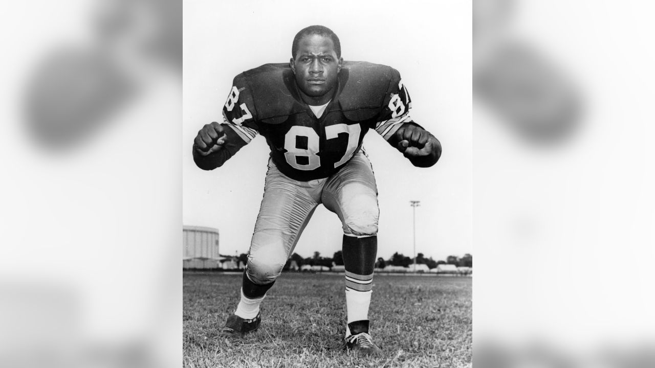 Willie Davis, Packers Hall of Famer, Is Dead at 85 - The New York Times