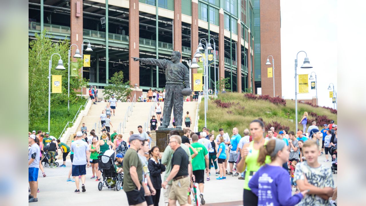 Run around Lambeau: Packers 5K and Kids Run kicks off tonight