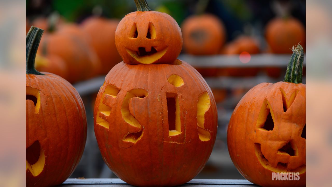 Packers fans get creative with pumpkins for Halloween