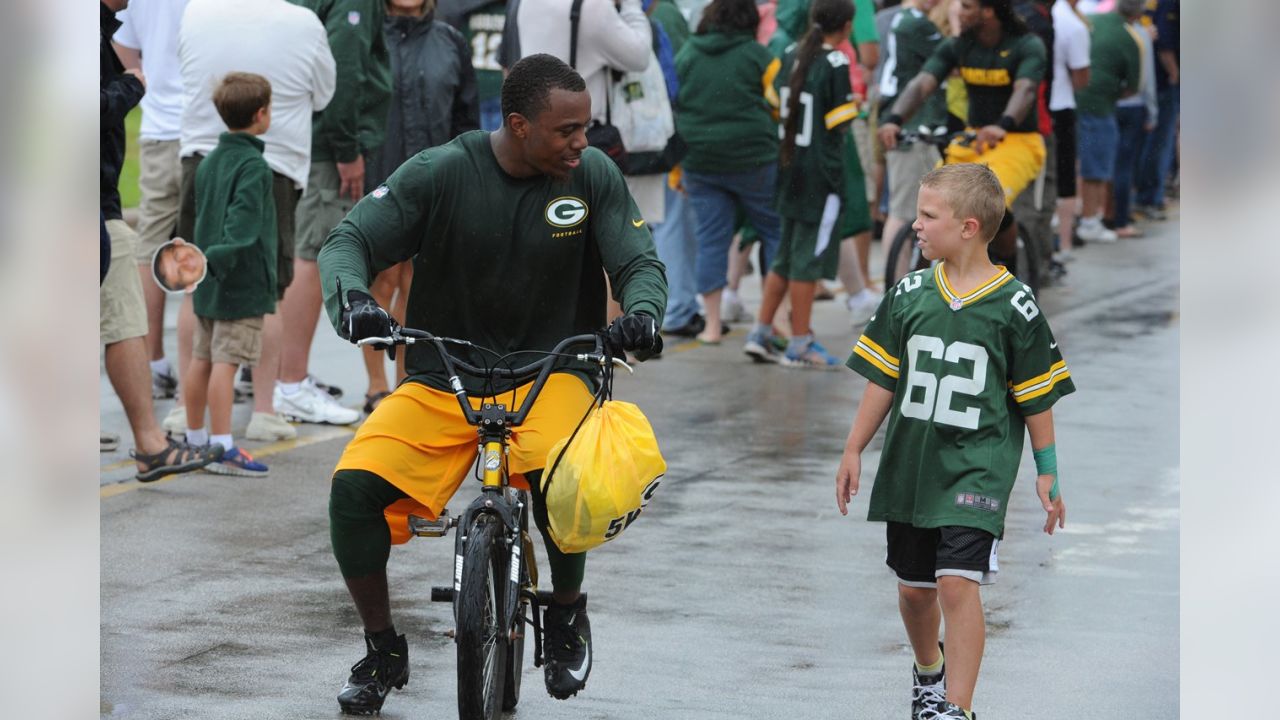 Packers hop on kids' bikes for sweet annual DreamDrive as Green