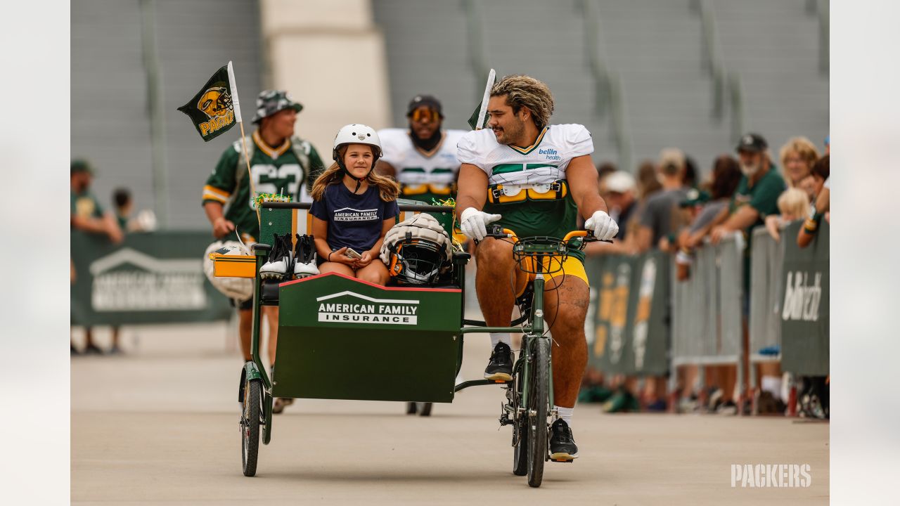 Green Bay Packers 2022 training camp gets rolling with bike tradition