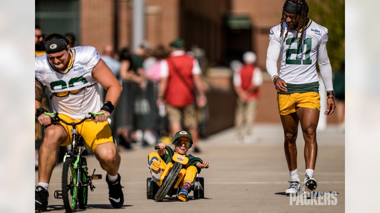 Photos: Fans return to Lambeau Field for bike tradition with players