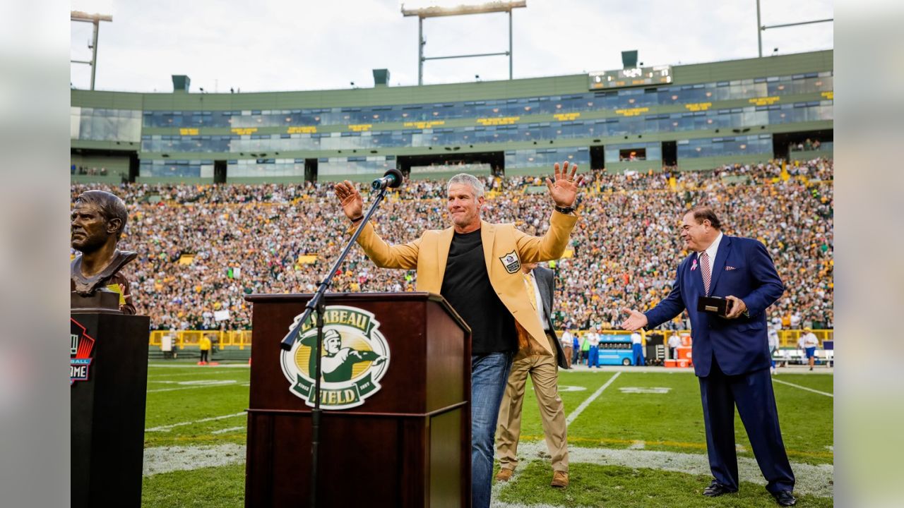 Packers' full embrace awaits Favre at overdue ceremony