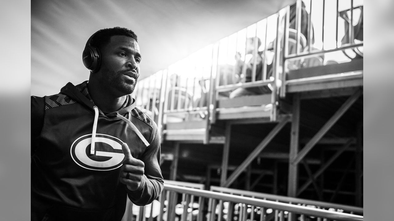 LOOK: Randall Cobb steals James Jones' hoodie and 'Cali swag' 