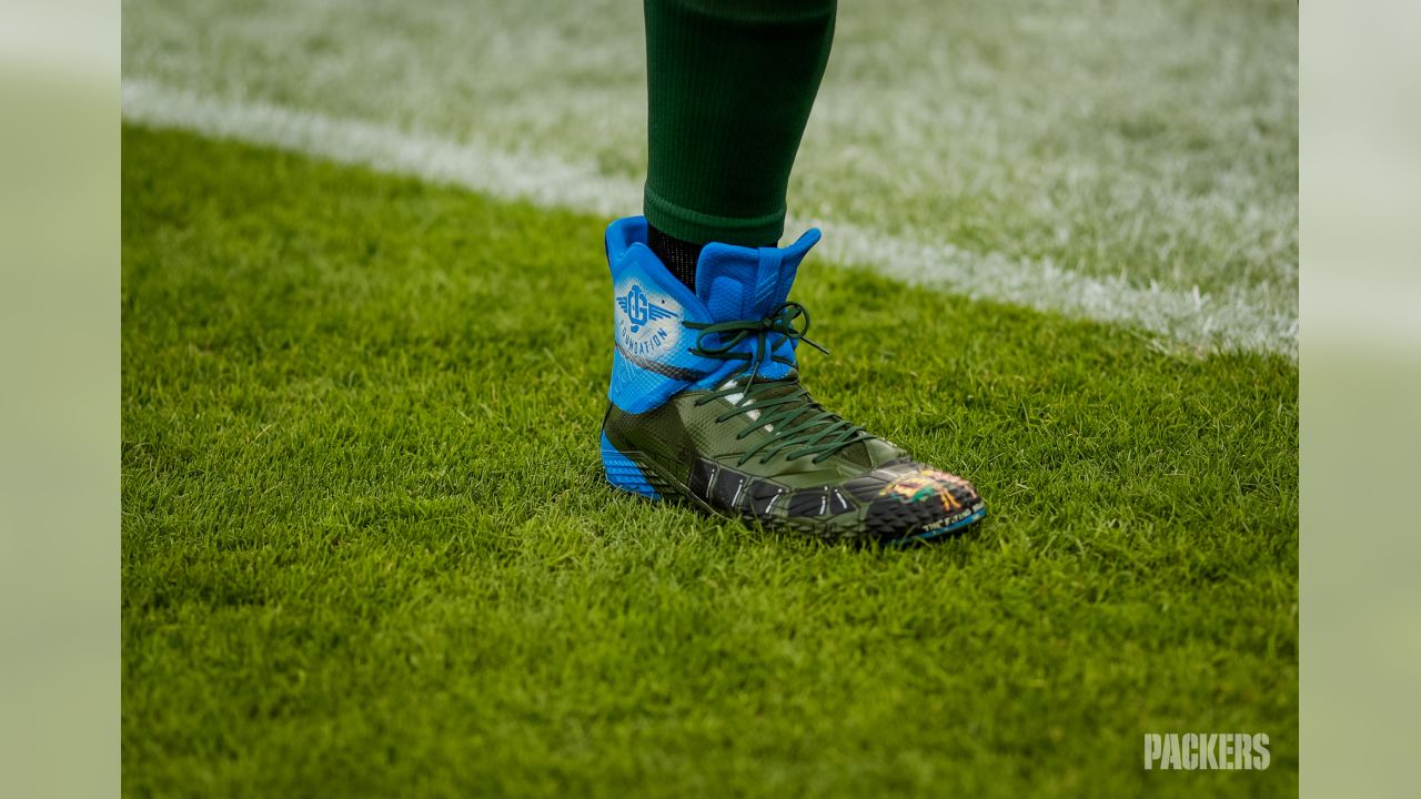 Green Bay Packers stress good balance, proper cleats on slippery surface at  Lambeau Field