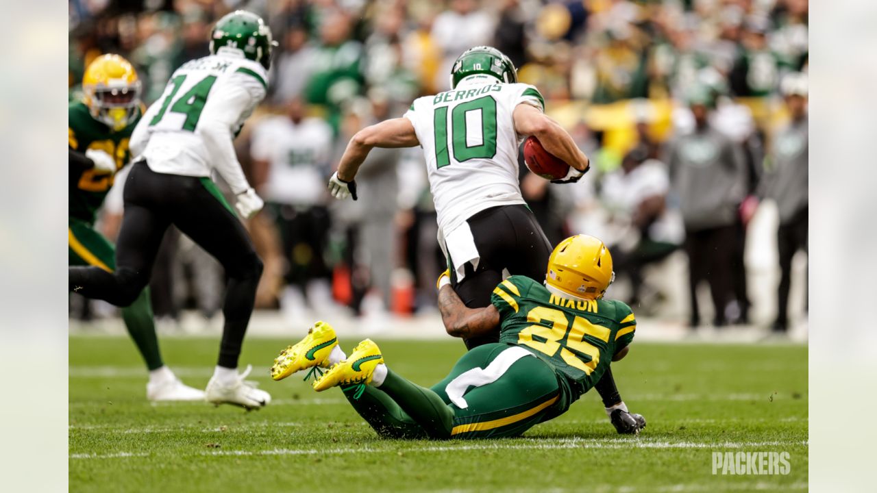 3,315 New York Jets V Green Bay Packers Photos & High Res Pictures