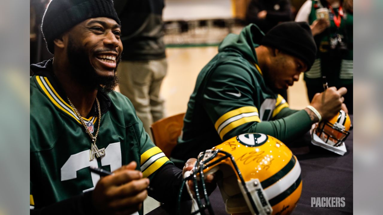 Packers players sign autographs again to raise money for Salvation Army