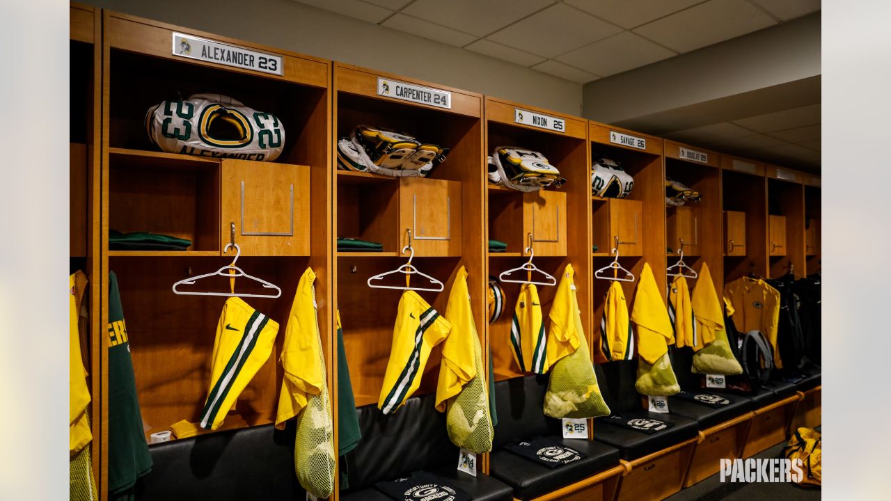 White Christmas: Packers' road uniforms ready in Miami