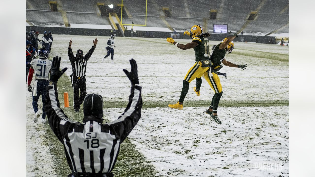 LIVE BLOG: Packers defeat Titans 40-14 at snowy Lambeau Field