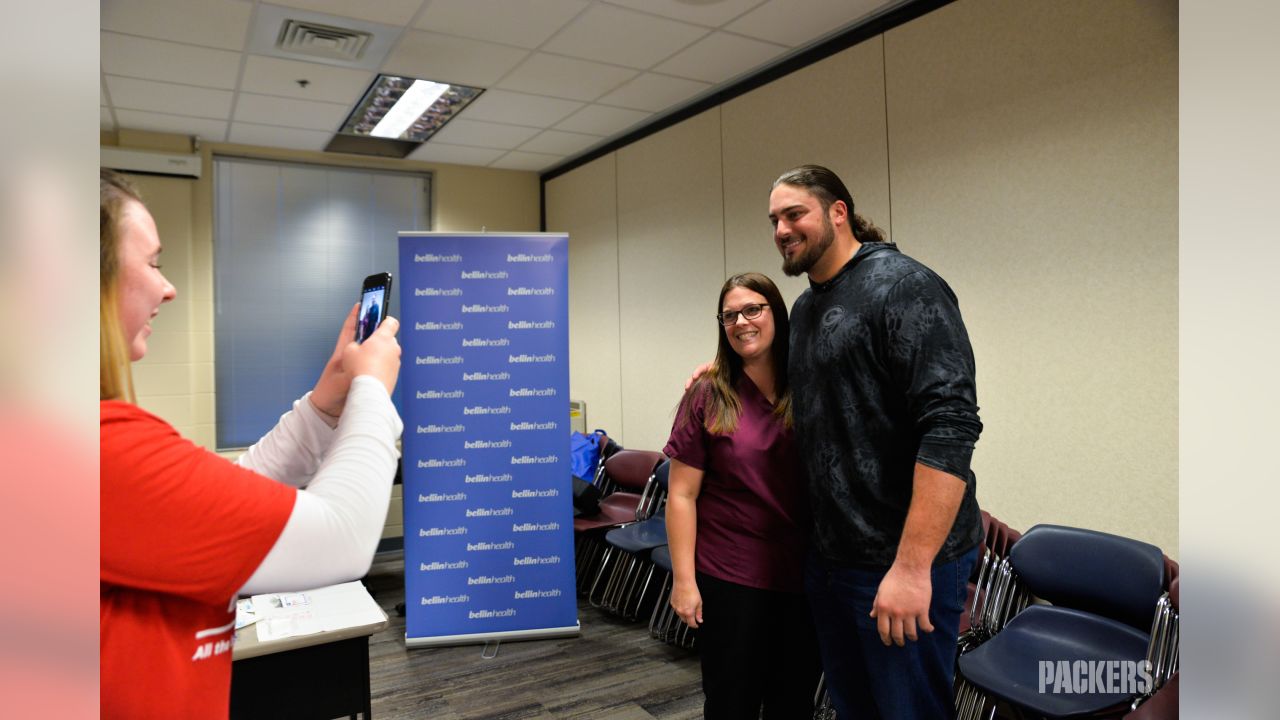 Packers' David Bakhtiari and his mom help donate 10K bowls of soup to those  in need