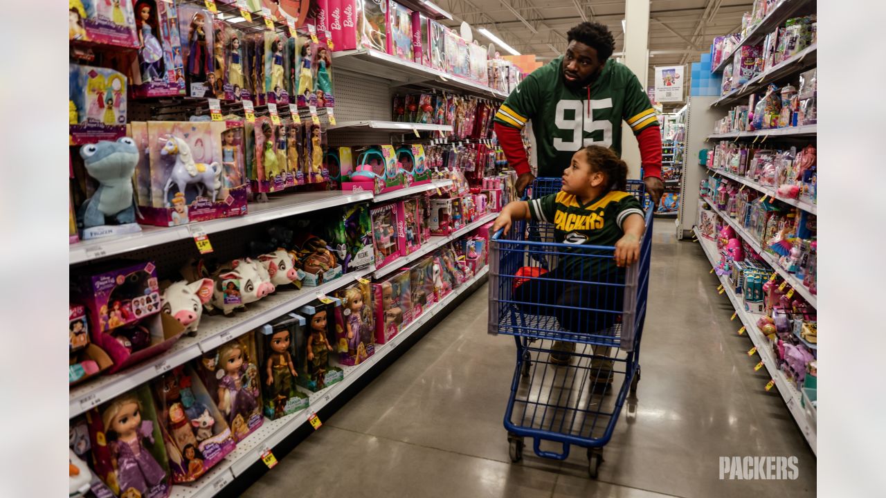 Photos: Packers players shop with kids from Pals Program at Meijer