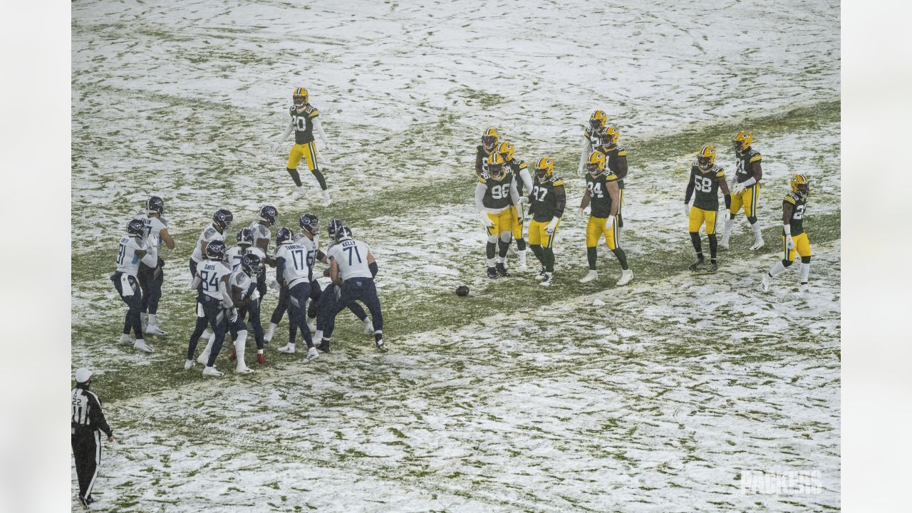 LIVE BLOG: Packers defeat Titans 40-14 at snowy Lambeau Field