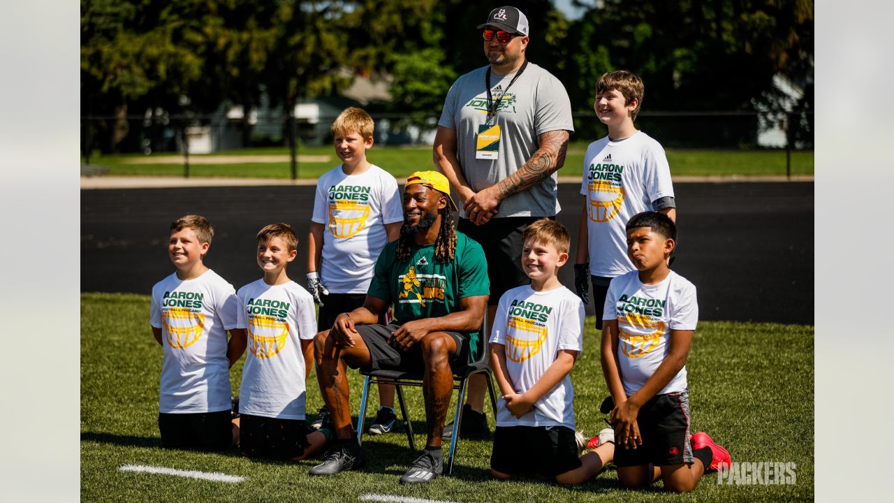 Packers RB Aaron Jones hosts youth football camp at Notre Dame Academy in  Green Bay