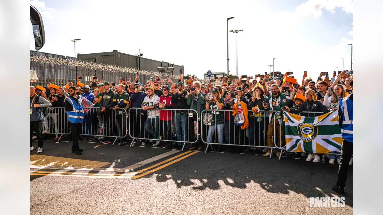 Arrival Photos: Packers walk into Tottenham Hotspur Stadium for Giants game  in London