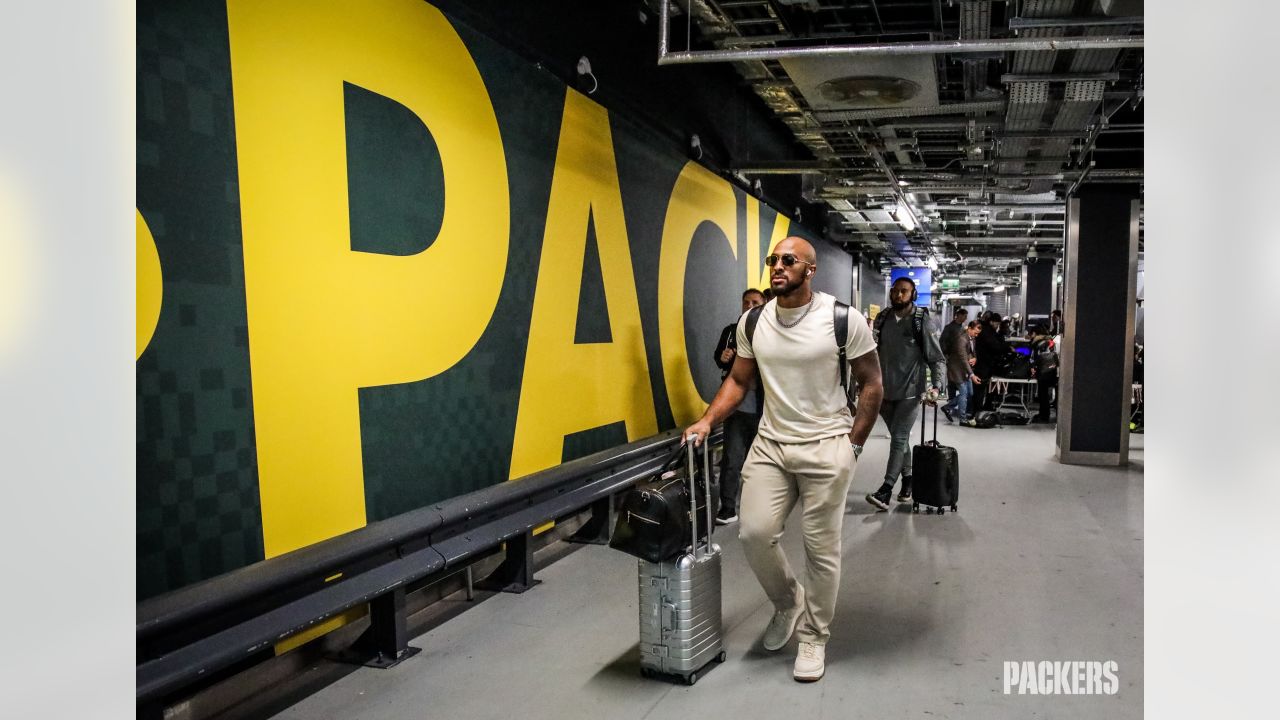 Arrival Photos: Packers walk into Tottenham Hotspur Stadium for