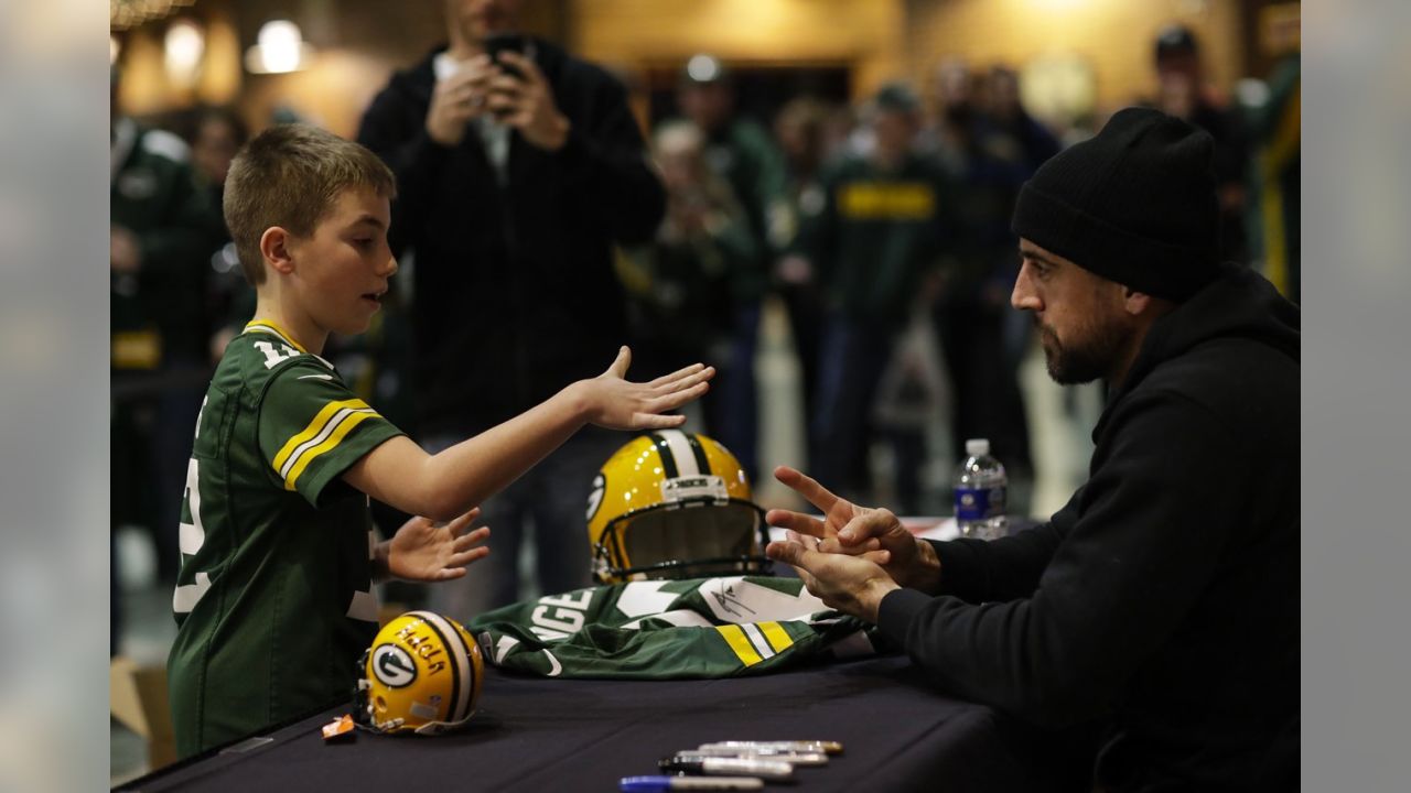 Rodgers, Packers and fans donate $106,700 to Salvation Army over holidays