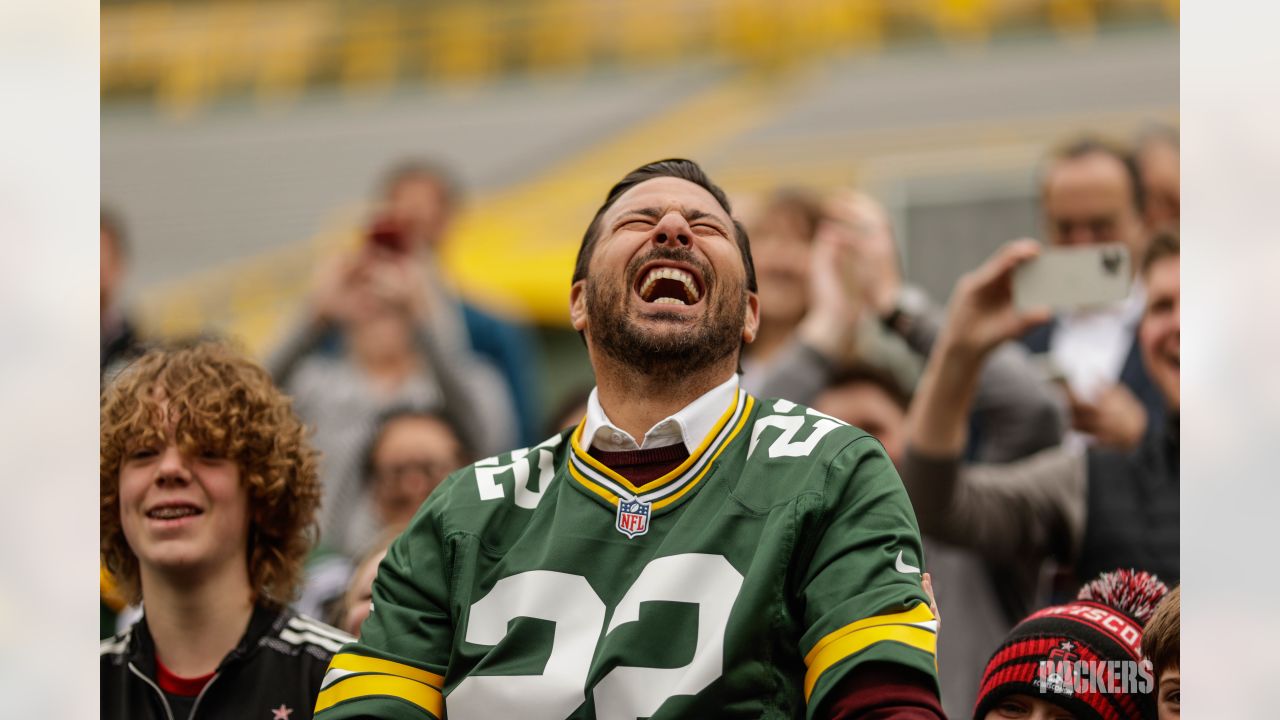 Packers welcome soccer match between FC Bayern Munich & Manchester