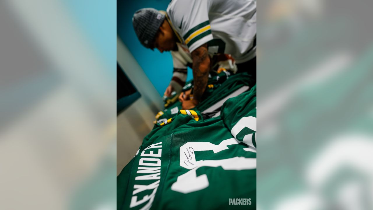 Jaire Alexander surprises Boys & Girls Club with 100 signed jerseys