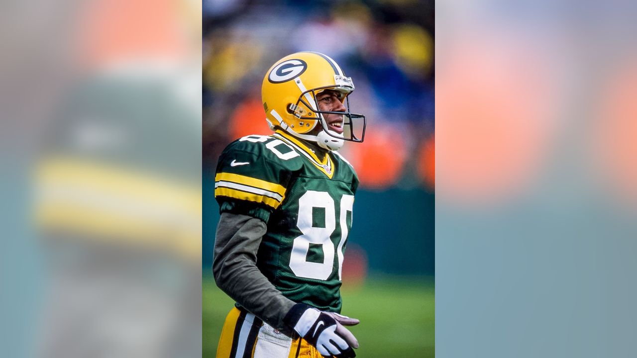 Retired Packers WR Donald Driver gets statue and street in Green