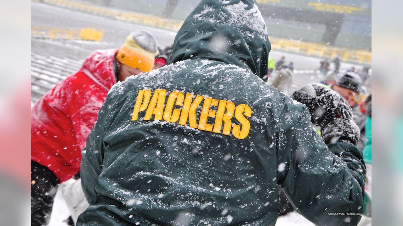 Packers Fan Wearing Full Animal Pelt as Hat in the Snow (Photo)