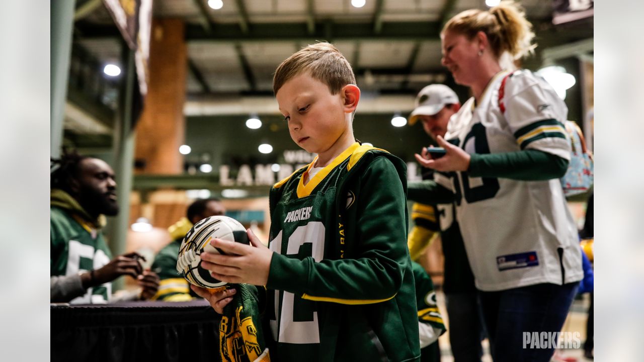 Photos: Kenny Clark, De'Vondre Campbell sign autographs for Salvation Army's  Red Kettle event