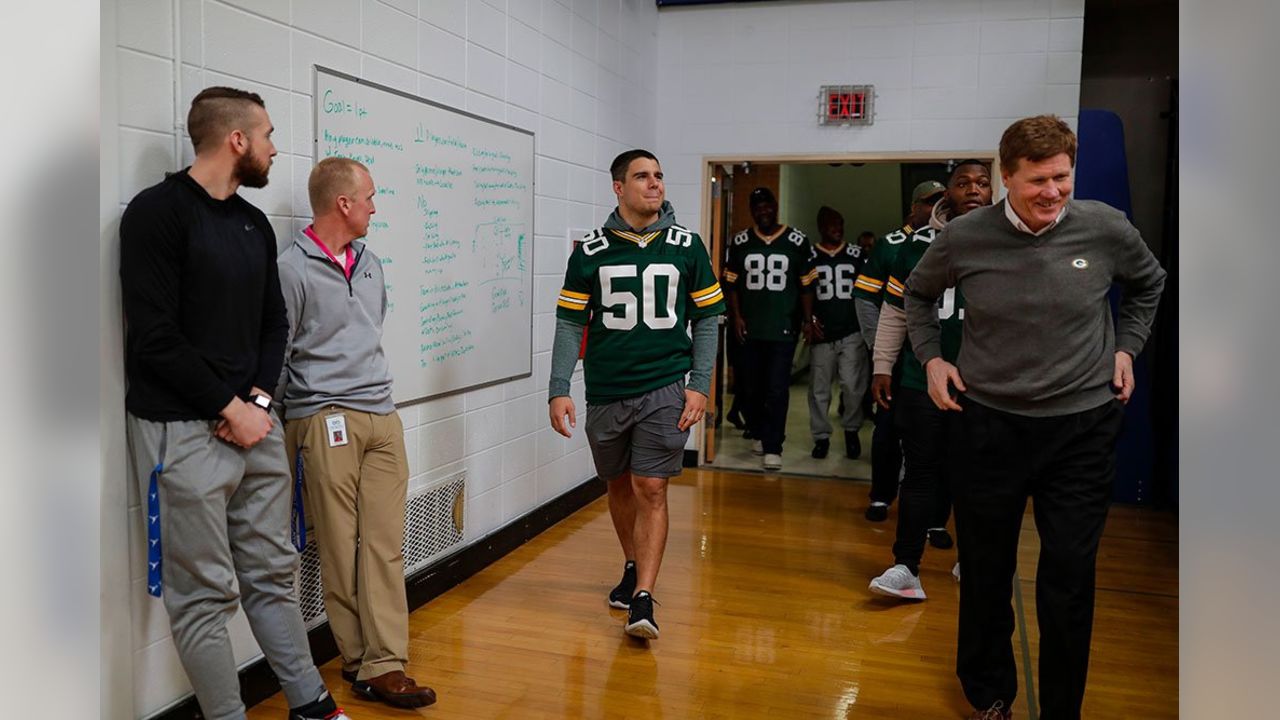 Packers Tailgate Tour surprises Oshkosh West High School students