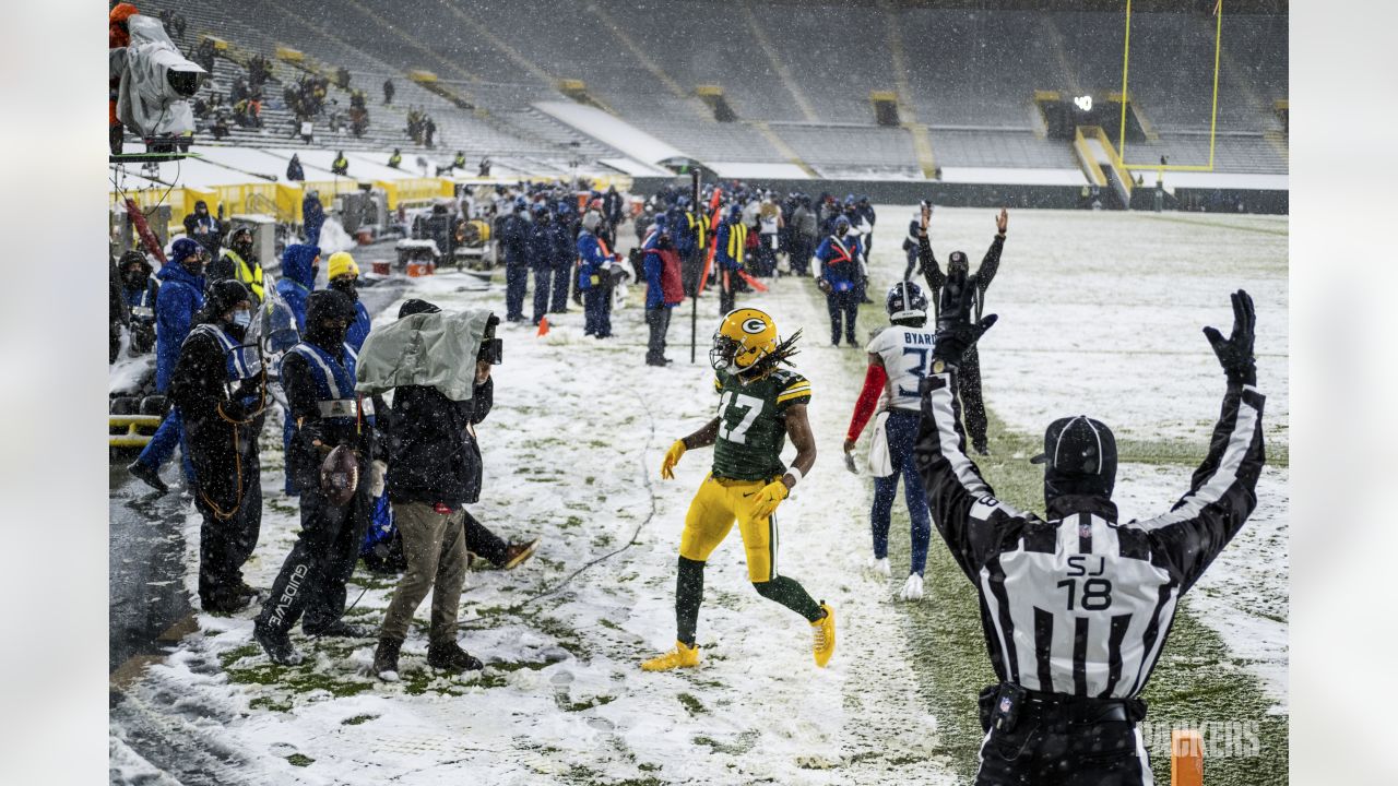 Photos: Green Bay Packers crush Tennessee Titans at snowy Lambeau Field –  thereporteronline