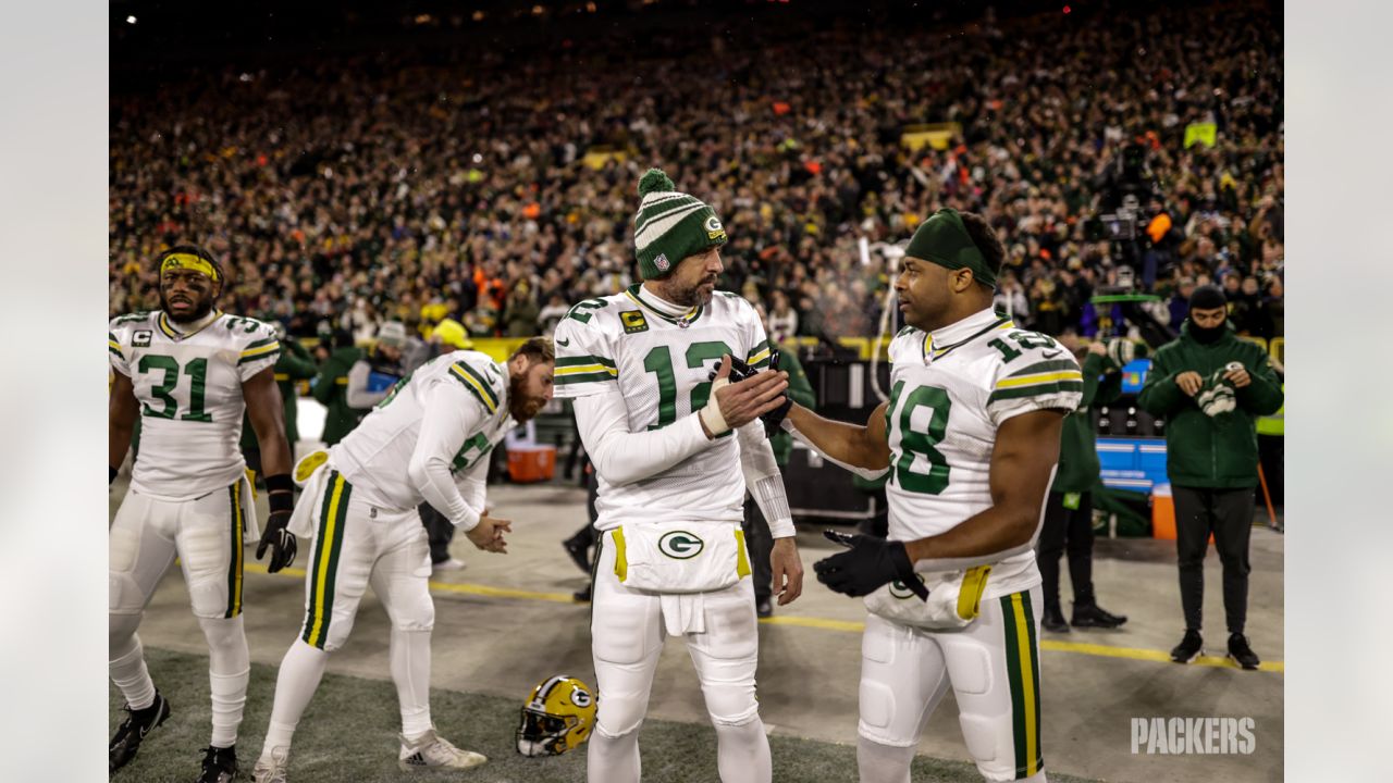 How  Prime's 'TNF' studio crew stayed warm during Titans-Packers at  Lambeau Field