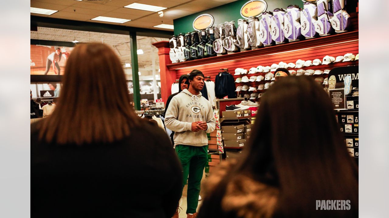 Packers players, Boys and Girls Club team up for holiday shopping