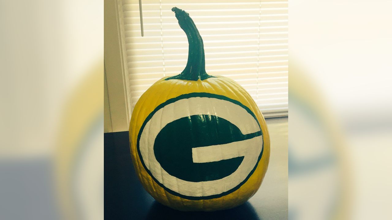 Packers fans get creative with pumpkins for Halloween