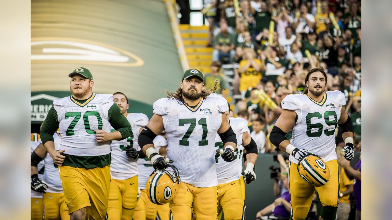 Josh Sitton Takes His Place In The Green Bay Packers NFL Hall Of Fame Go  Pack Go T Shirt - Limotees