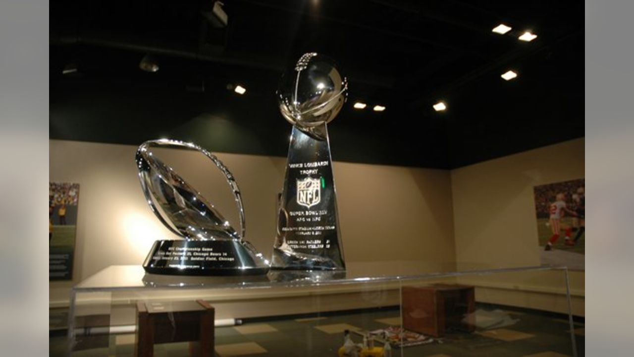 Lombardi Trophy arrives at Lambeau