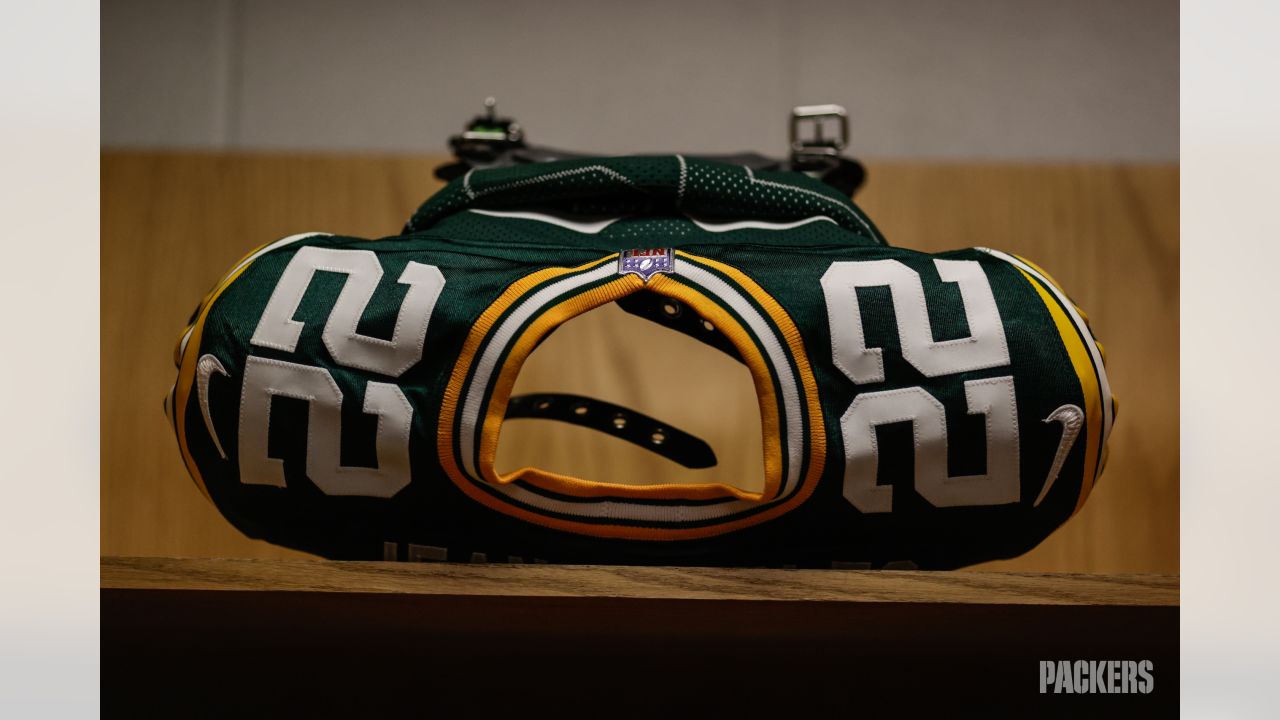 Packers to wear home green jerseys at Soldier Field vs. Bears