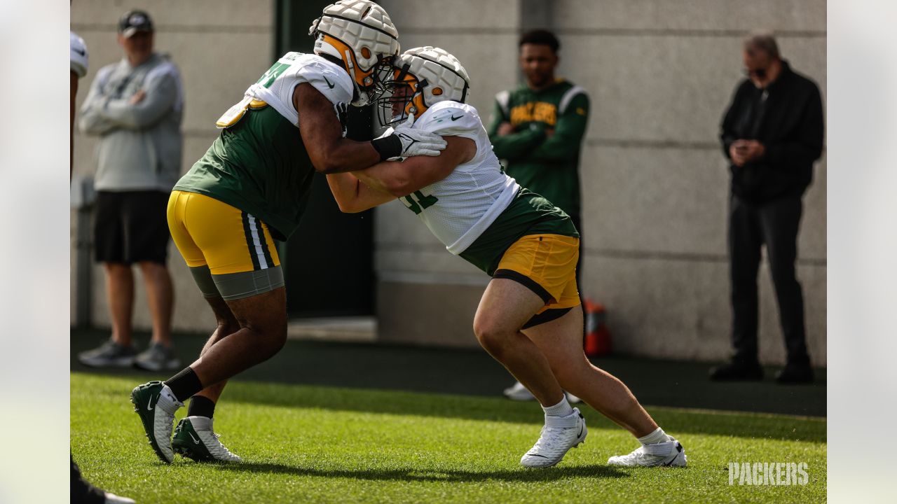 Green Bay Packers' Robert Tonyan runs a drill at the NFL football team's  practice field training camp Tuesday, May 31, 2022, in Green Bay, Wis. (AP  Photo/Morry Gash Stock Photo - Alamy