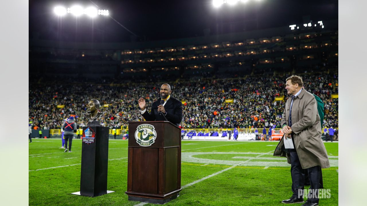 Charles Woodson honored during halftime of Packers game