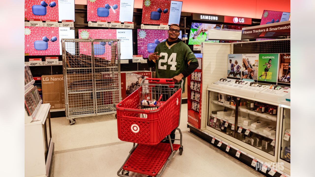 Photos: Tariq Carpenter and teammates host shopping spree for Boys