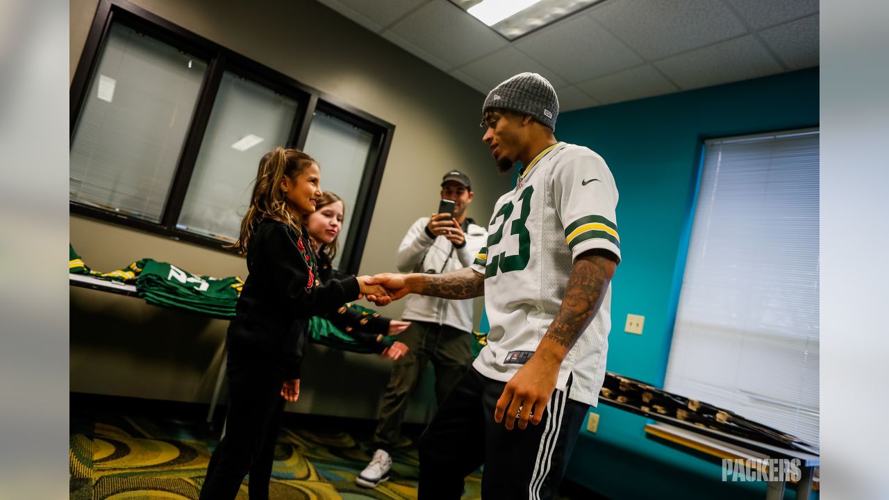 Jaire Alexander surprises Boys & Girls Club with 100 signed jerseys