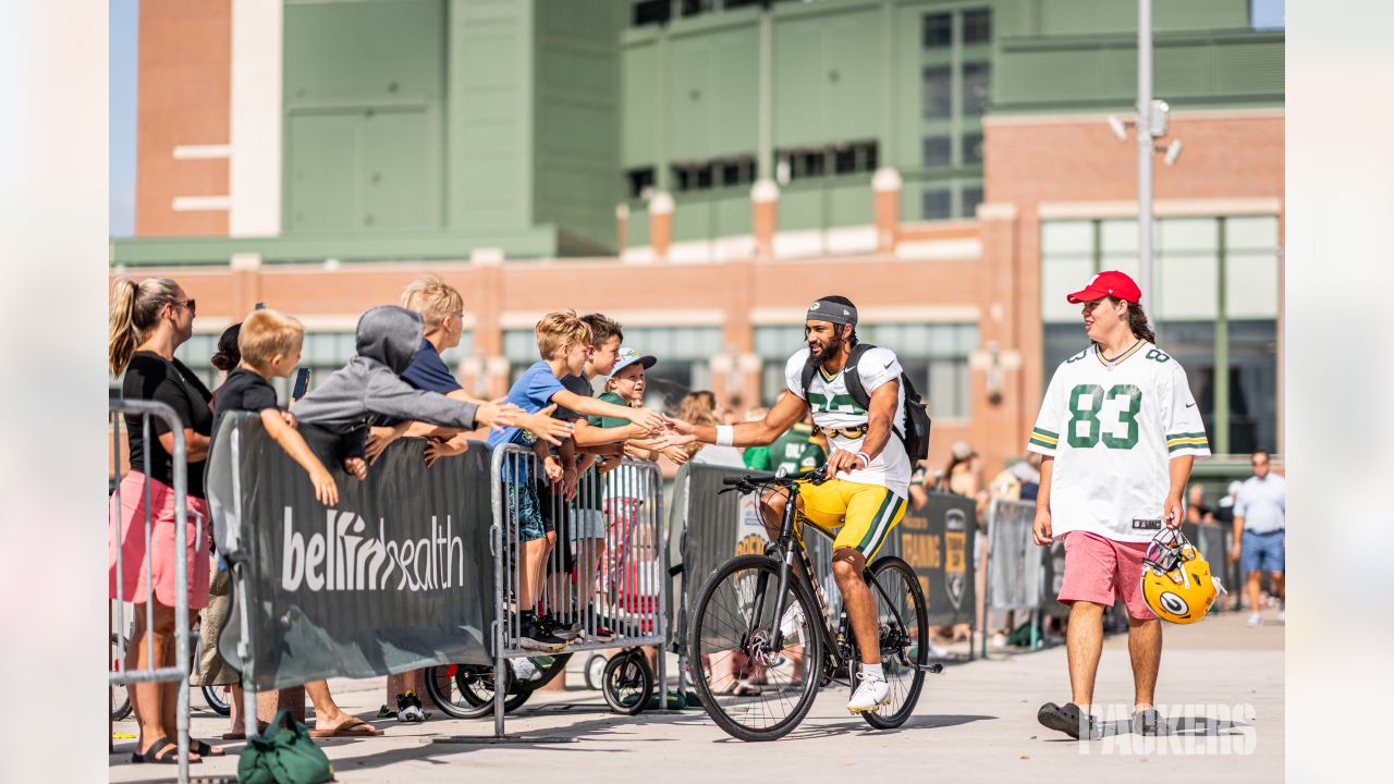 Photos: Packers take bike ride to Thursday's joint practice with Jets