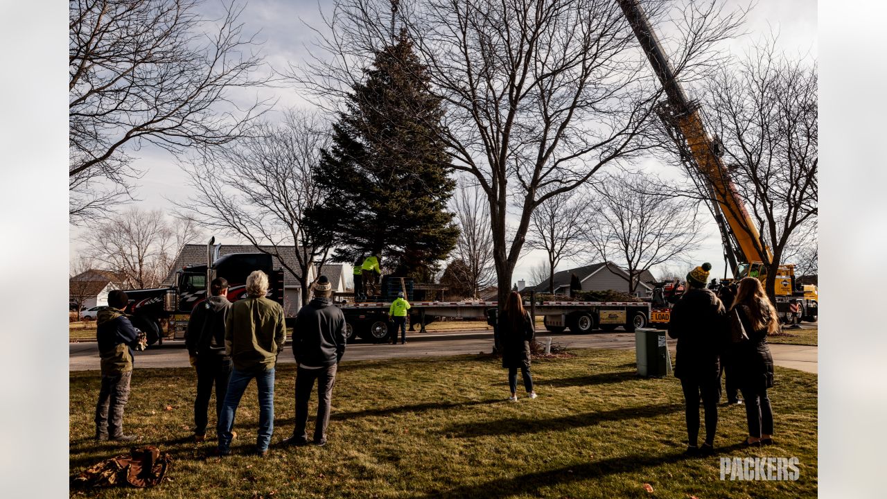 Packers' Festival of Lights tree has special meaning to Green Bay family