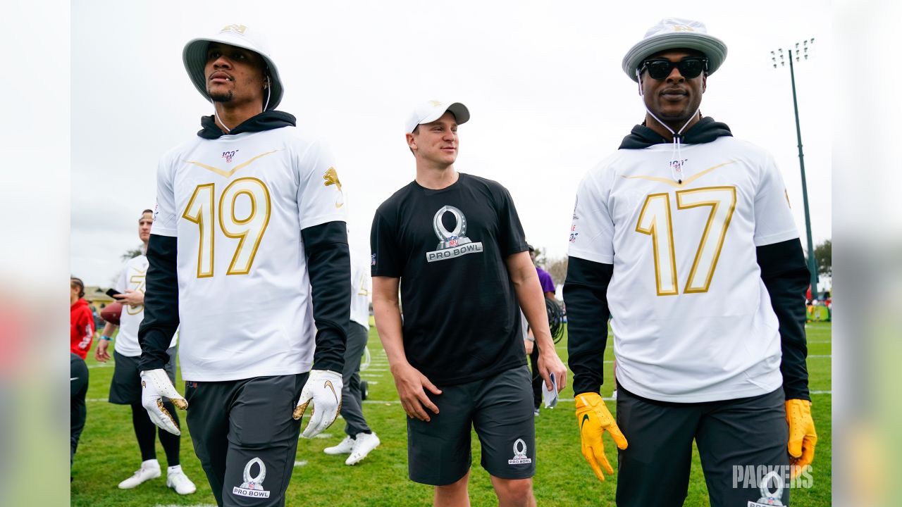 Za'Darius Smith, Davante Adams & Kenny Clark sign autographs at Pro Bowl  practice