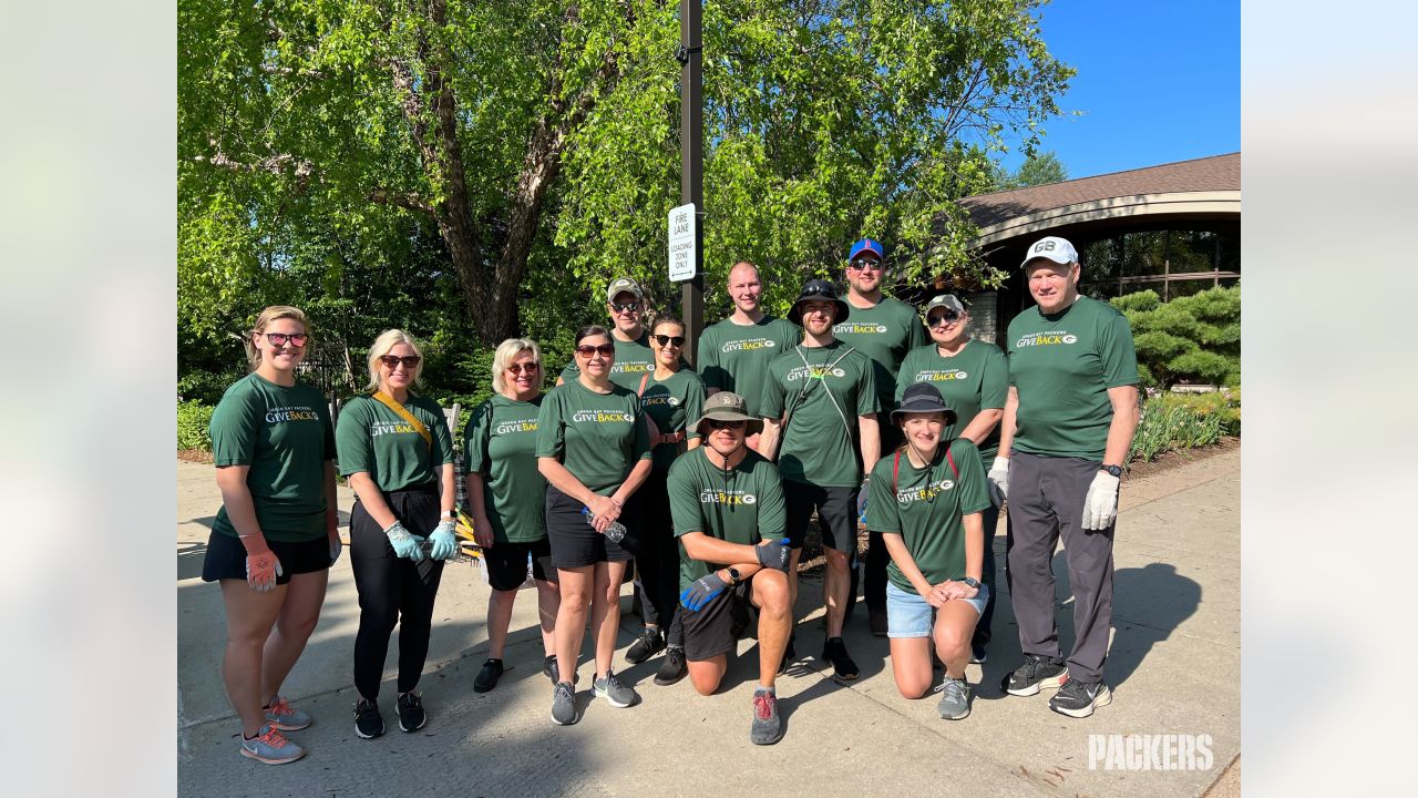 Photos: Packers employees participate in 'Give Back Day'