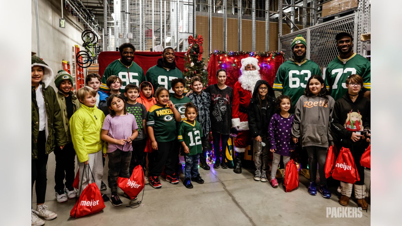 Packers players celebrate holiday season by shopping with kids at Meijer