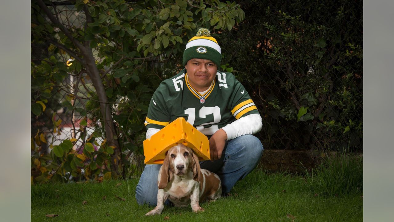 Packers fans celebrate 'National Love Your Pet Day'