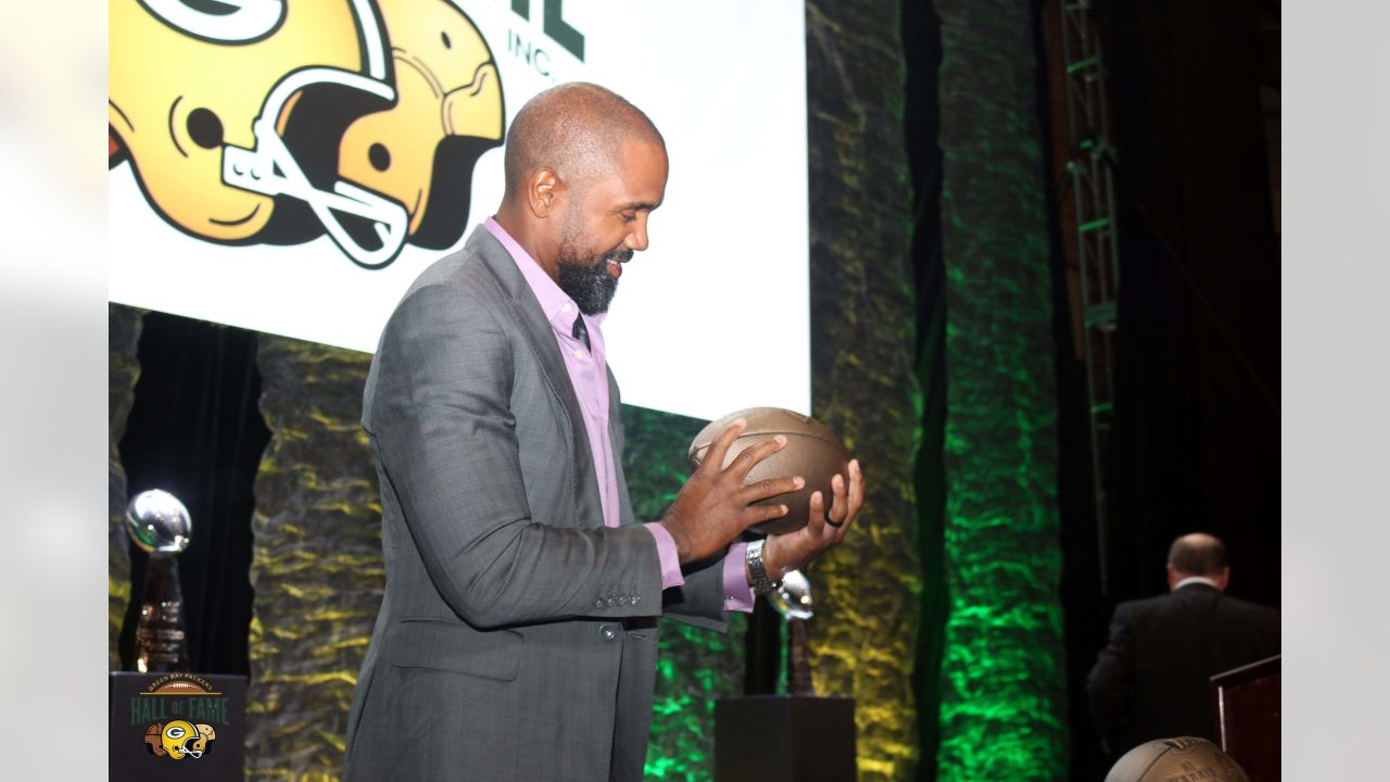 Charles Woodson receives Hall of Fame ring during special pregame