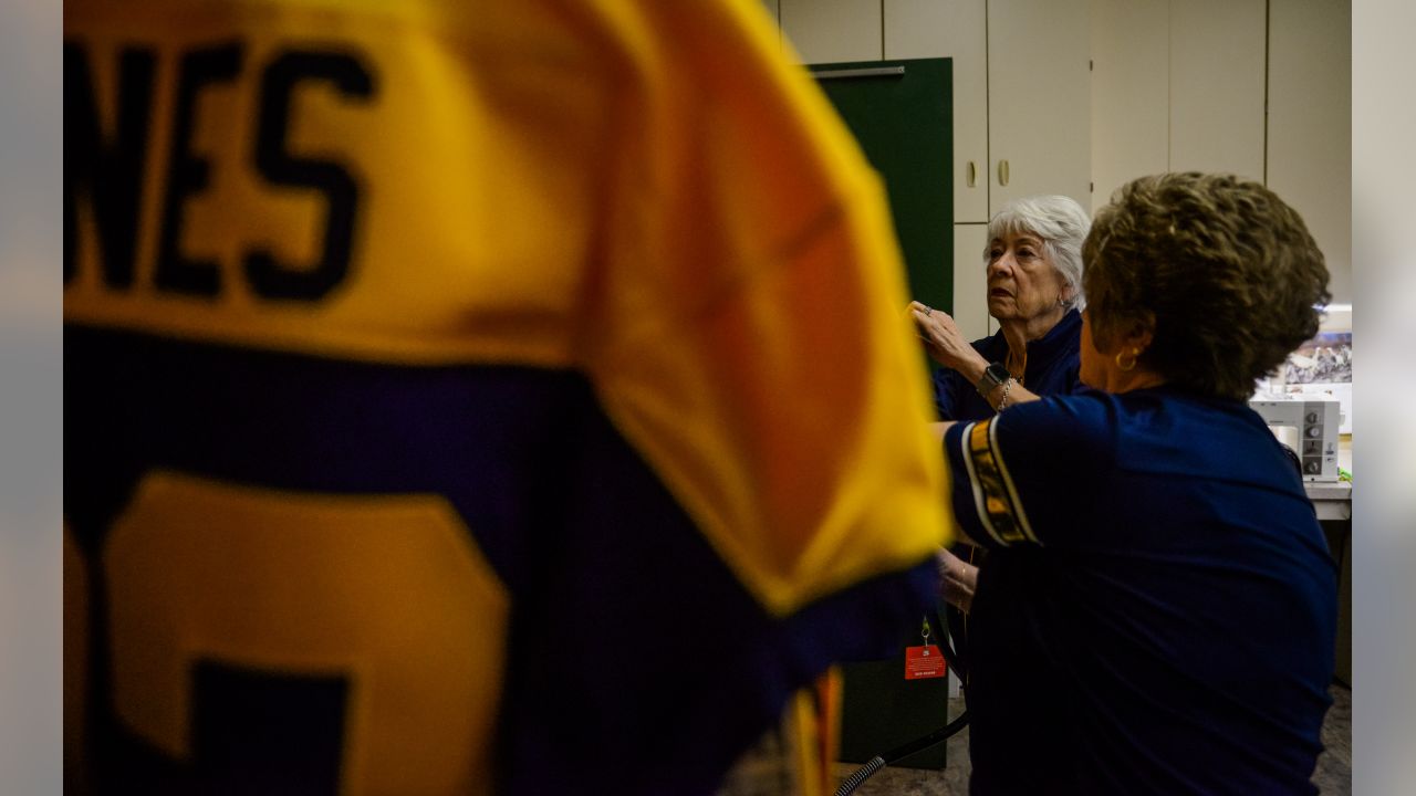 Packers unveil historic third jersey at annual meeting