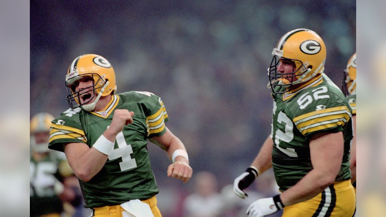 Bleacher Report on X: The elusive ring: Brett Favre led the Packers to a  35-21 victory over the Patriots in Super Bowl XXXI #NFLHallOfFame   / X