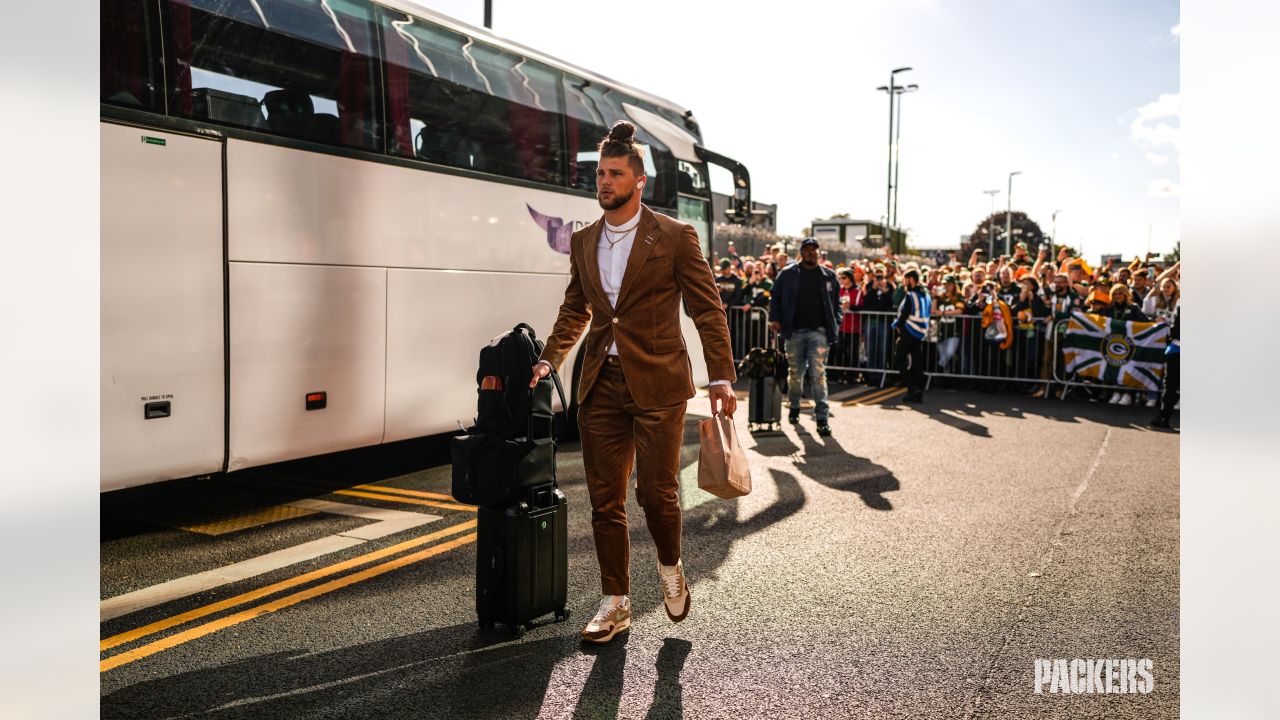 Arrival Photos: Packers walk into Tottenham Hotspur Stadium for Giants game  in London