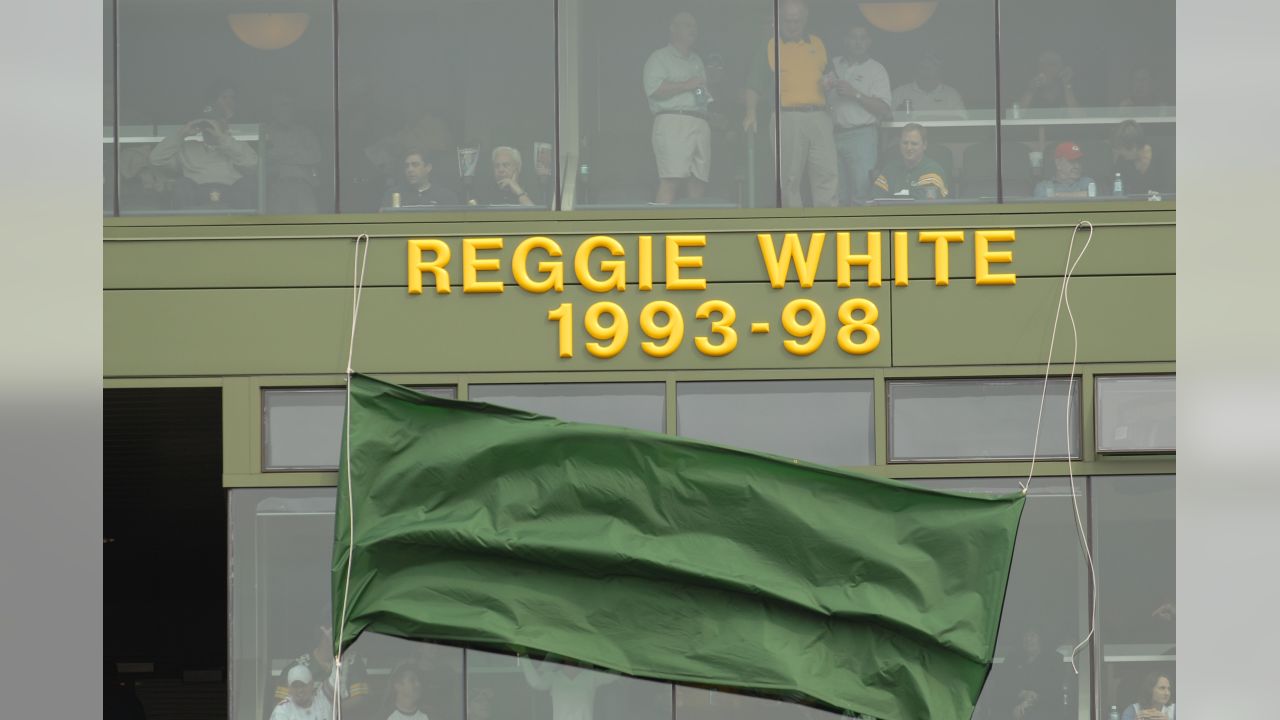 Green Bay Packers on X: Free agency flashback: Reggie White signs with the  #Packers in 1993 