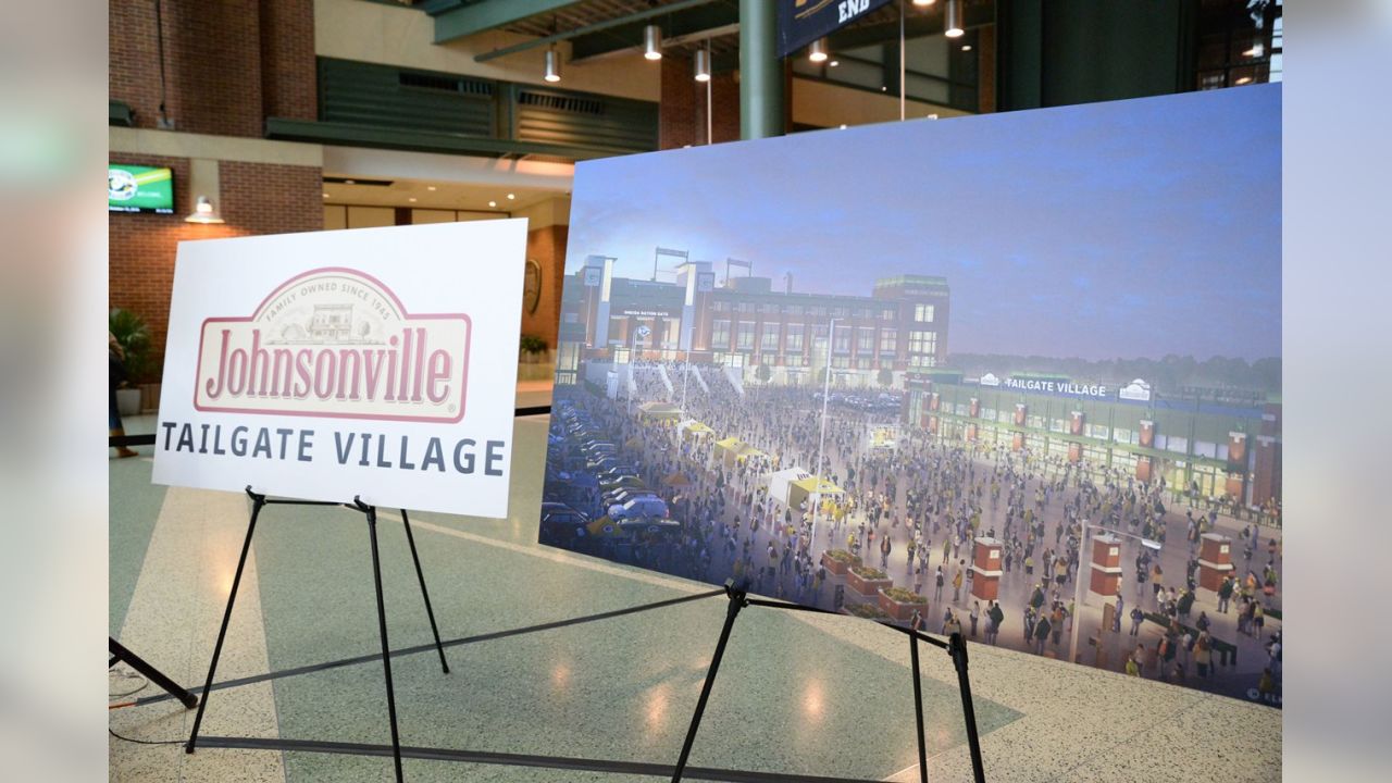 Packers fans have new way to tail gate at Johnsonville Tailgate Village 